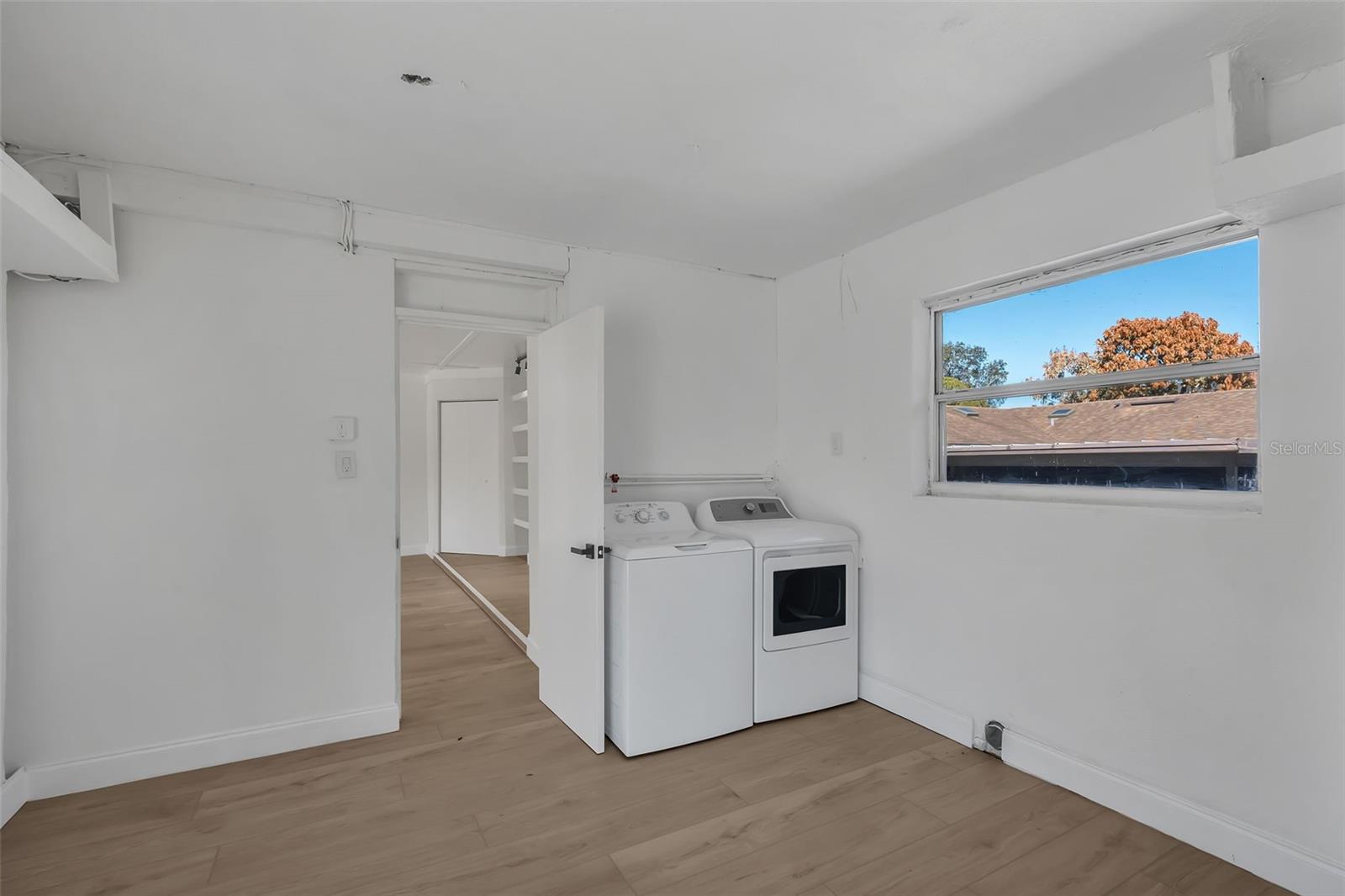 GLENN OAKS - Residential Lease