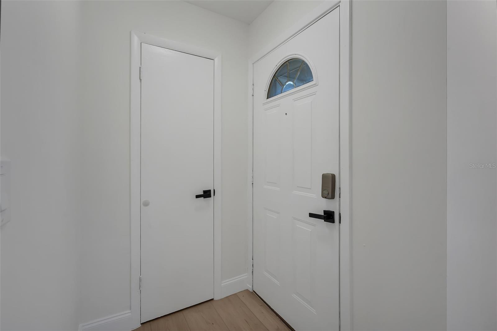 GLENN OAKS - Residential Lease