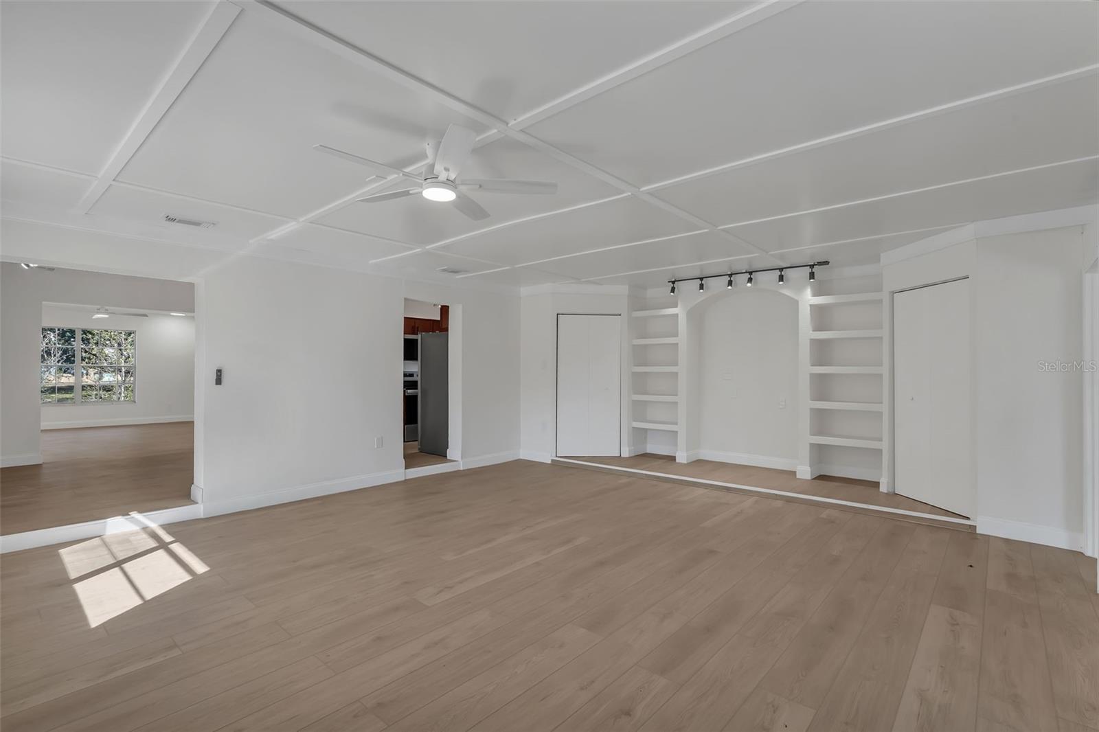 GLENN OAKS - Residential Lease