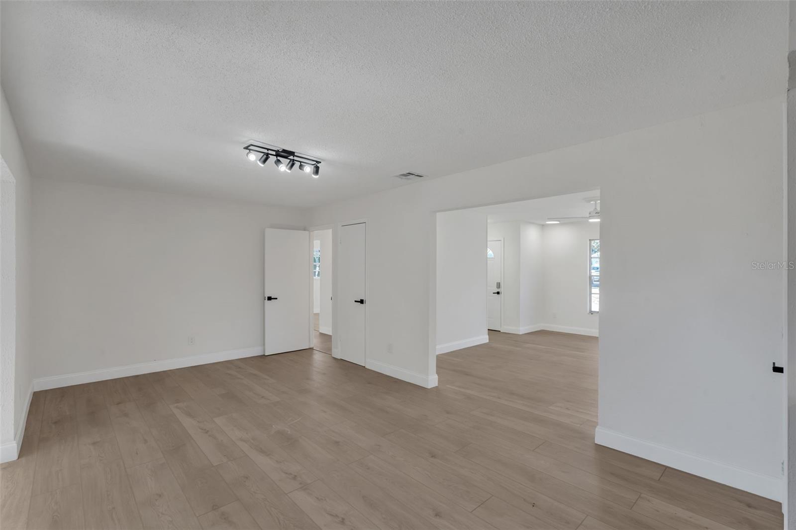 GLENN OAKS - Residential Lease