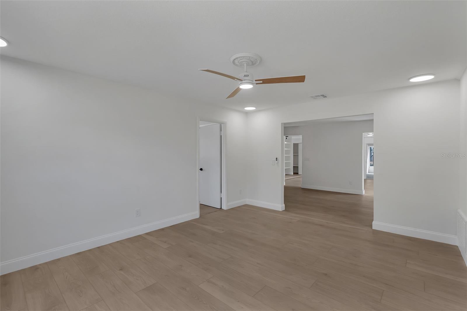 GLENN OAKS - Residential Lease