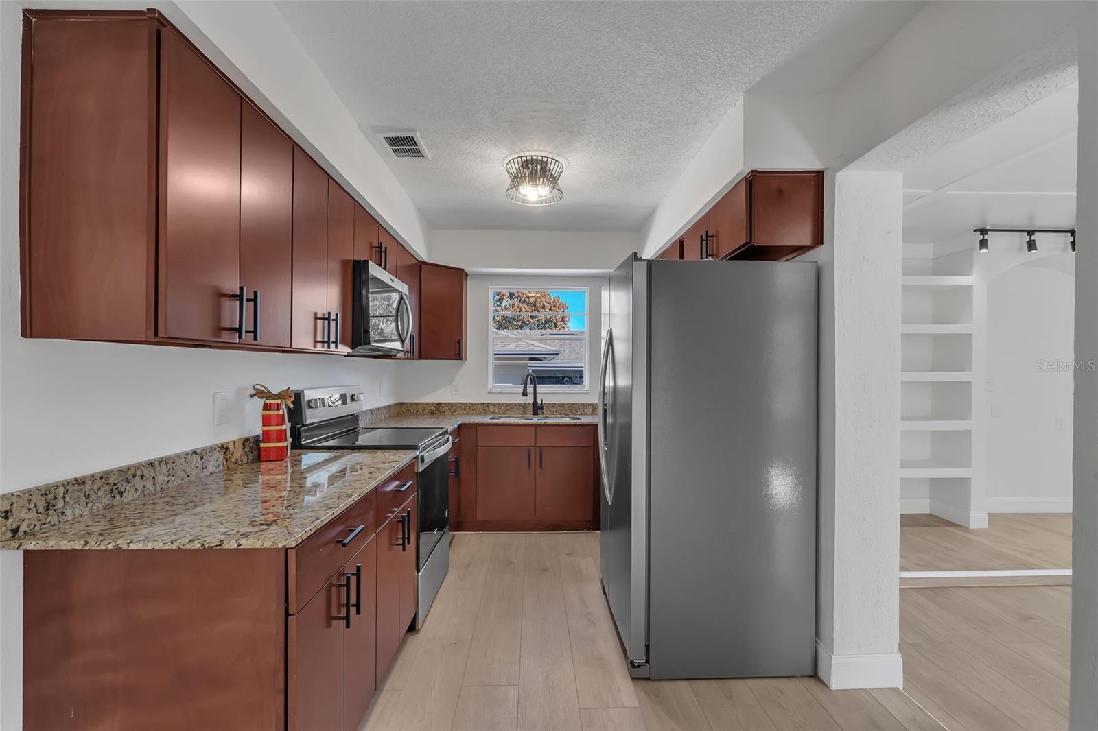 GLENN OAKS - Residential Lease