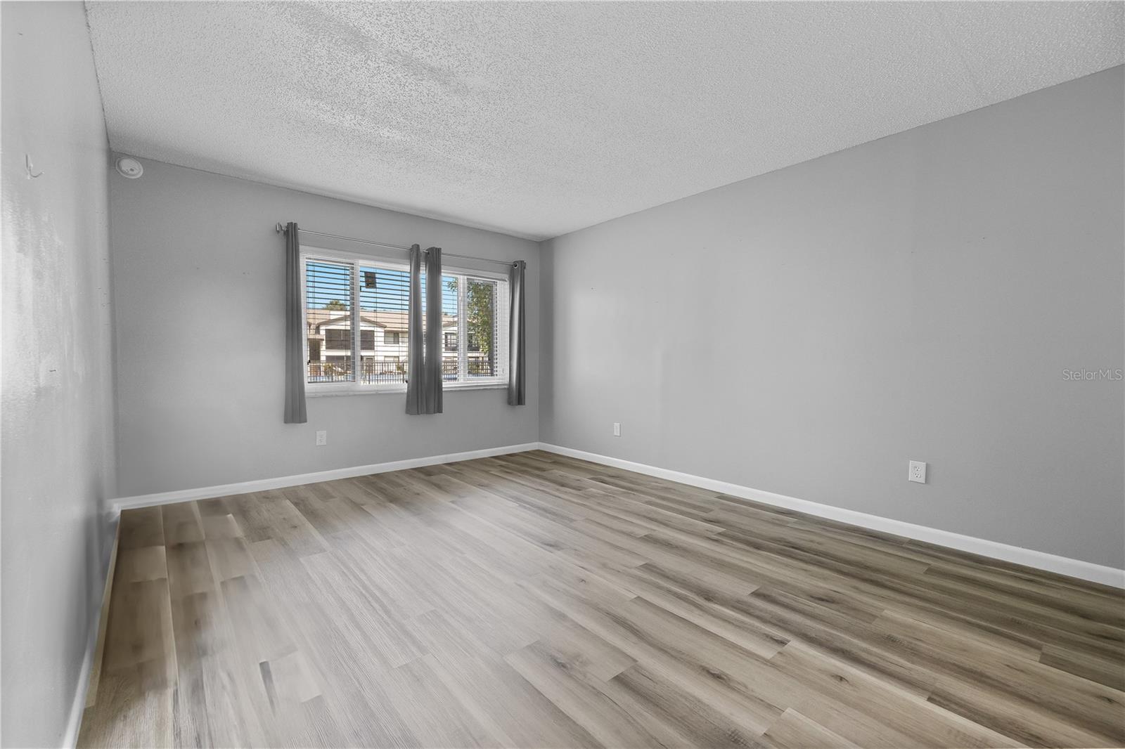 ESCONDIDO AT TOMOKA OAKS - Residential