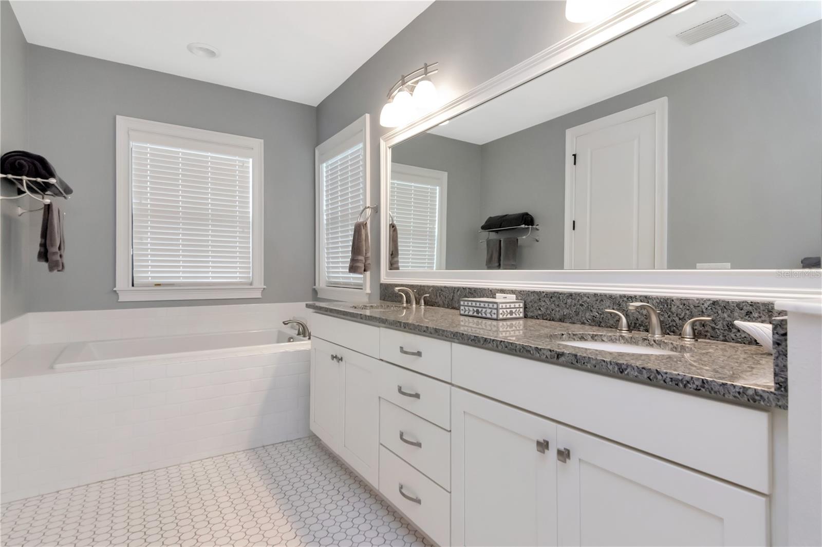 HORATIO & TAMPANIA TWNHMES - Residential