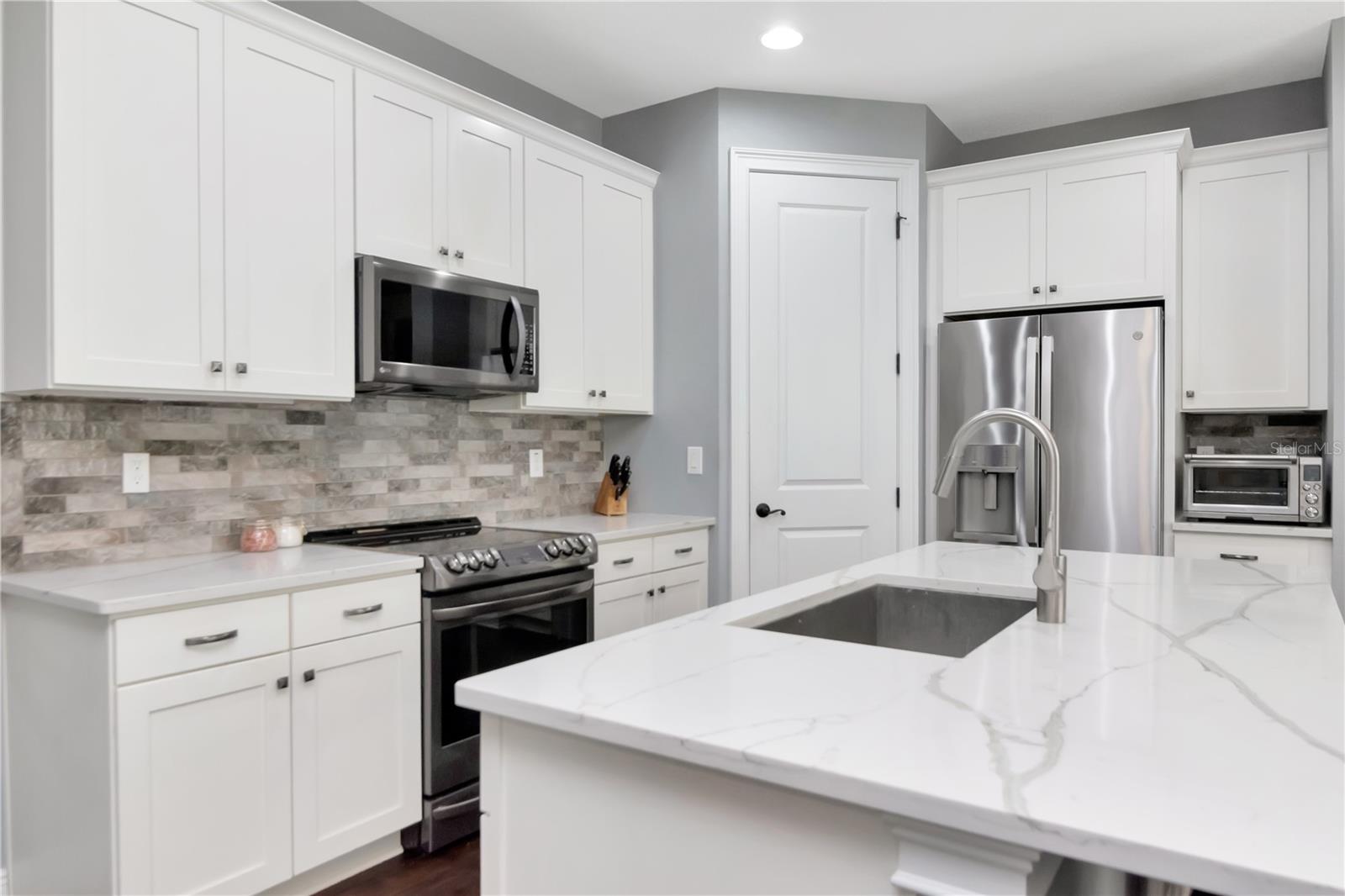 HORATIO & TAMPANIA TWNHMES - Residential