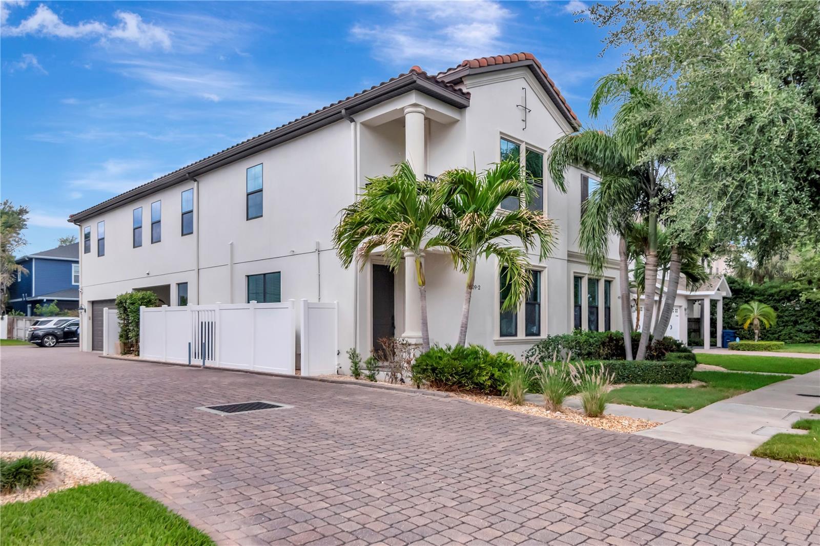 HORATIO & TAMPANIA TWNHMES - Residential