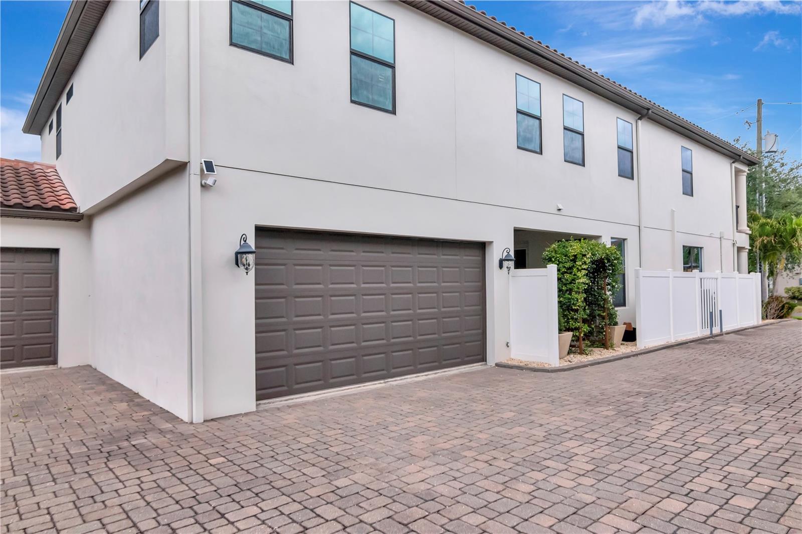 HORATIO & TAMPANIA TWNHMES - Residential