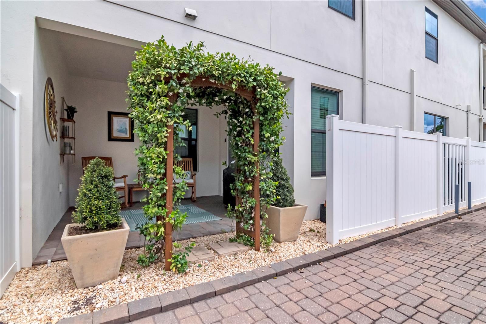 HORATIO & TAMPANIA TWNHMES - Residential