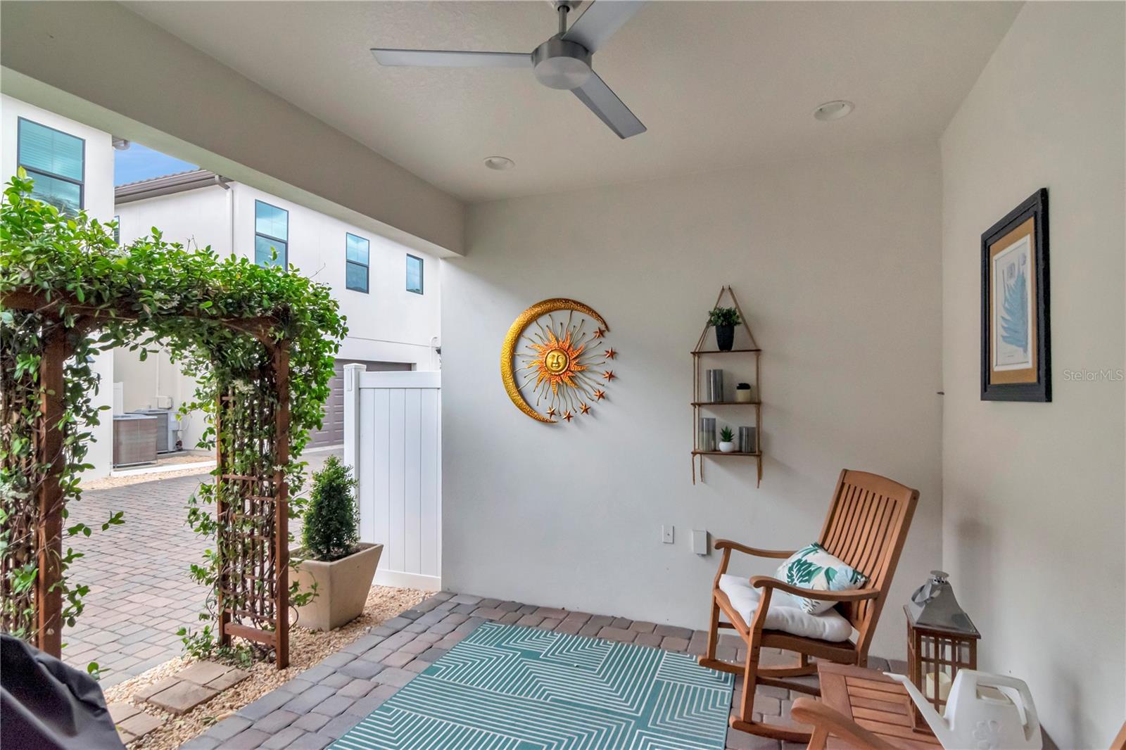 HORATIO & TAMPANIA TWNHMES - Residential