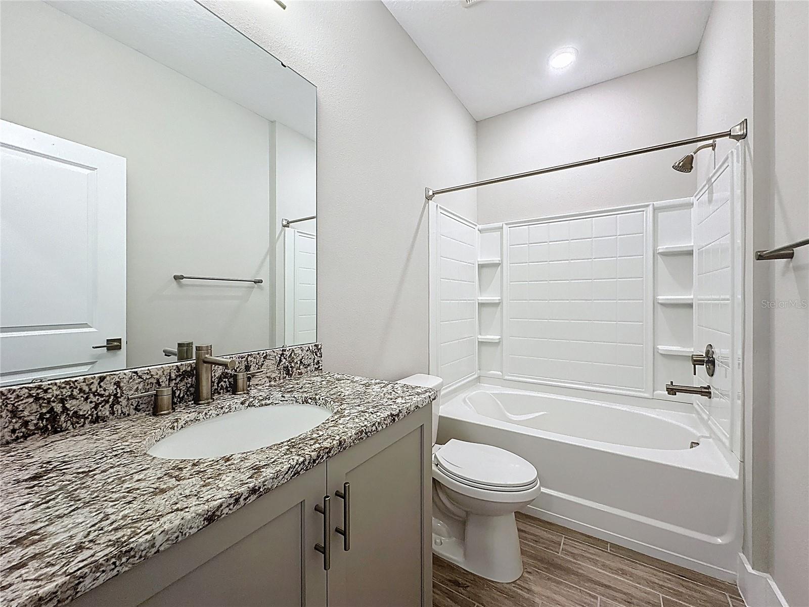 CASCADES OF GROVELAND (TRILOGY) - Residential