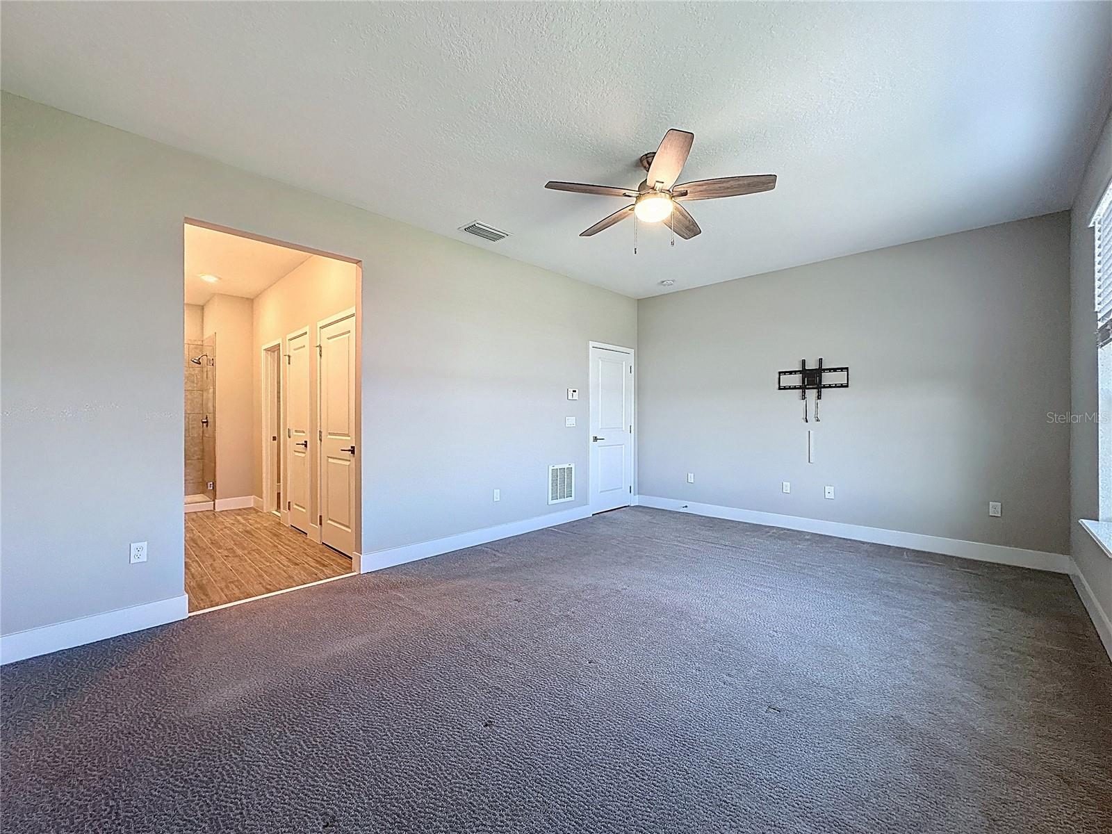 CASCADES OF GROVELAND (TRILOGY) - Residential