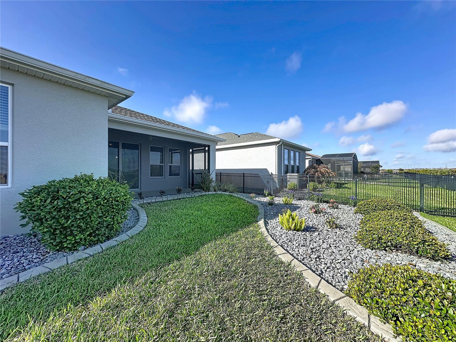 CASCADES OF GROVELAND (TRILOGY) - Residential