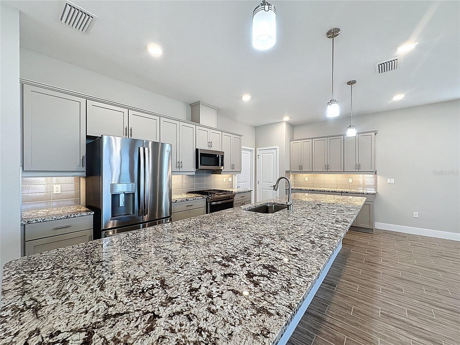 CASCADES OF GROVELAND (TRILOGY) - Residential