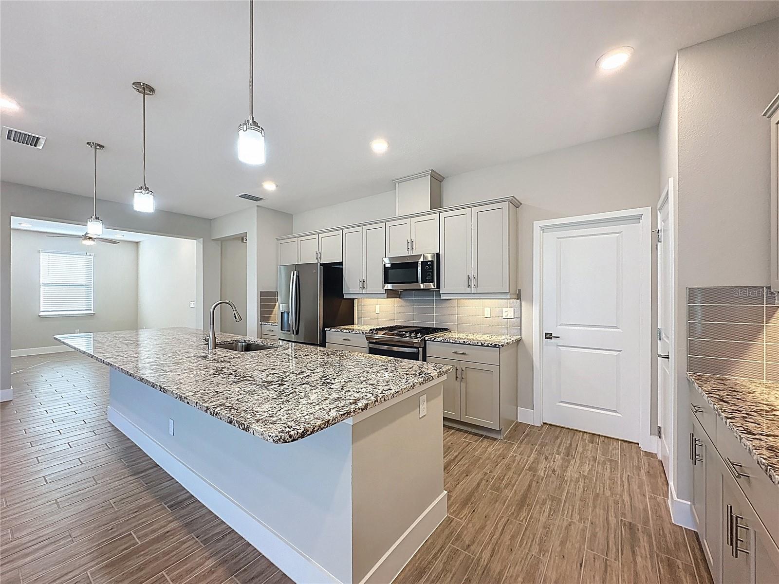 CASCADES OF GROVELAND (TRILOGY) - Residential