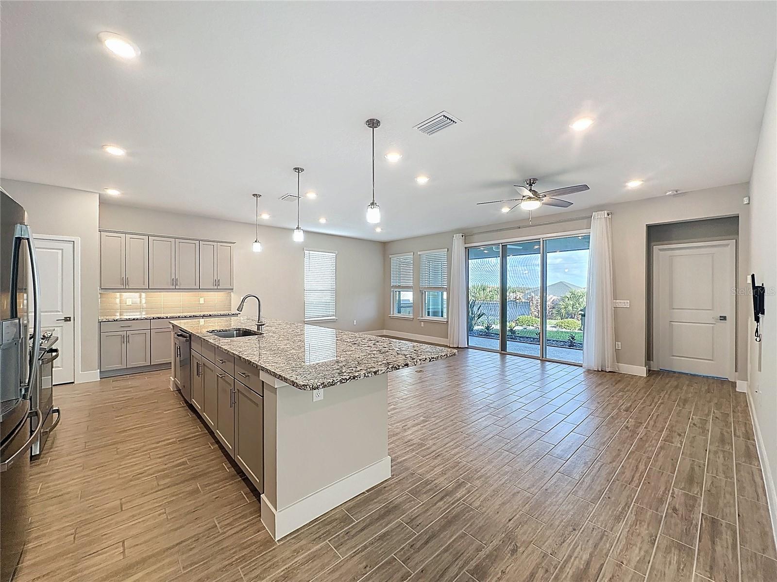 CASCADES OF GROVELAND (TRILOGY) - Residential