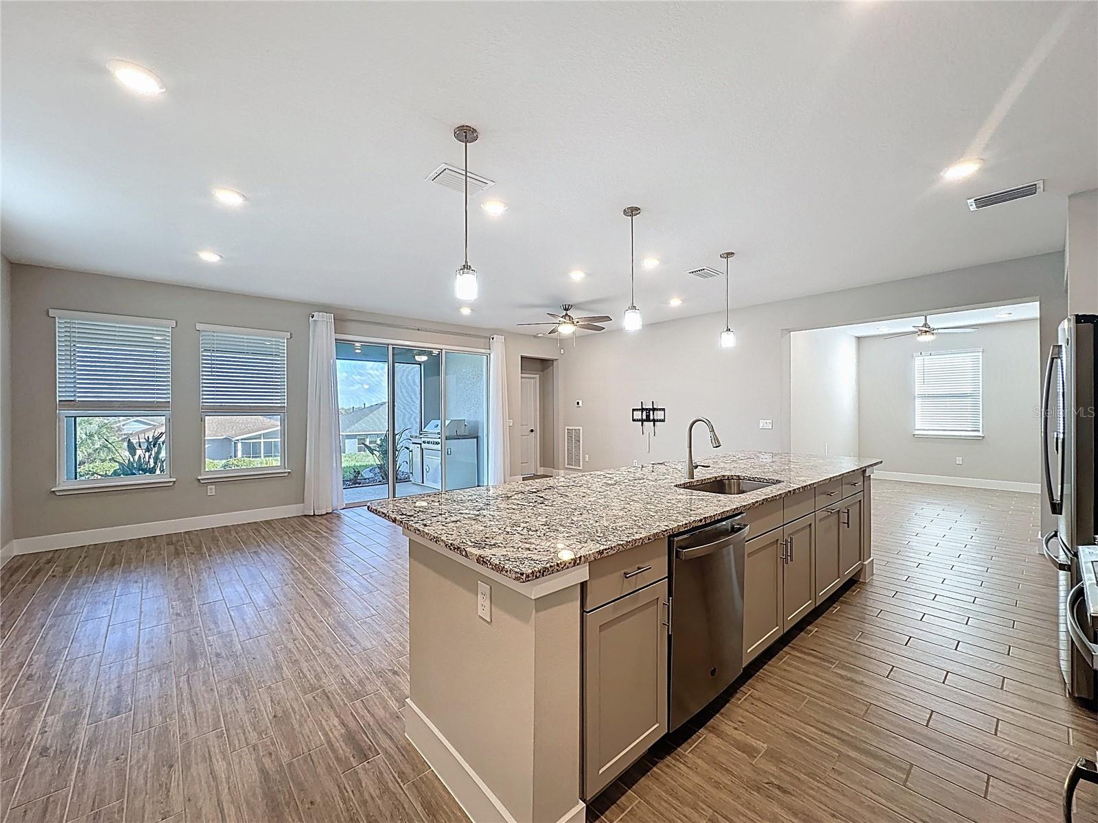 CASCADES OF GROVELAND (TRILOGY) - Residential