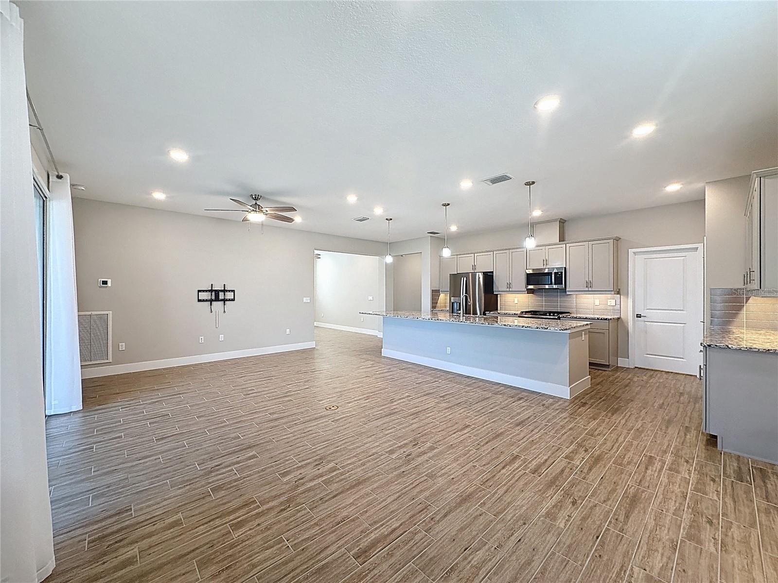 CASCADES OF GROVELAND (TRILOGY) - Residential