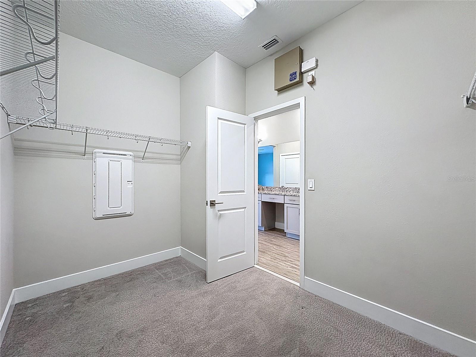 CASCADES OF GROVELAND (TRILOGY) - Residential