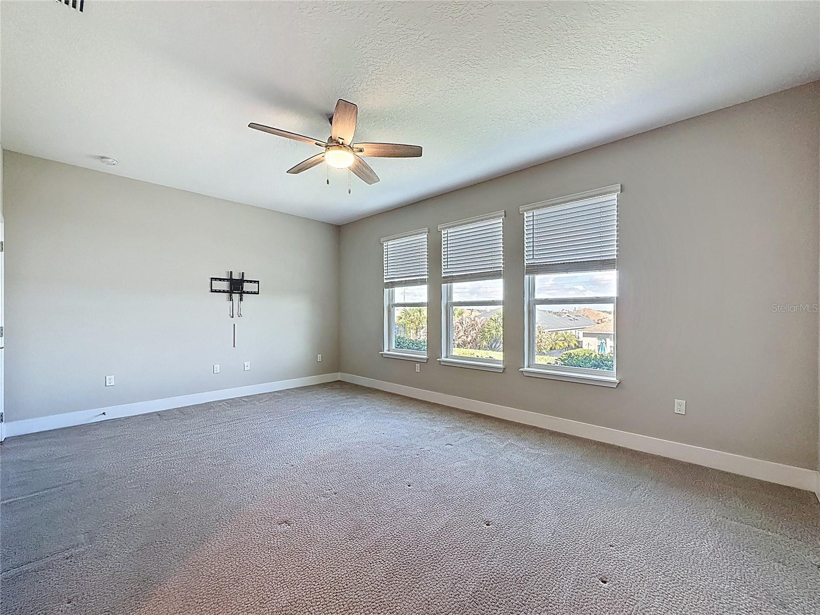 CASCADES OF GROVELAND (TRILOGY) - Residential