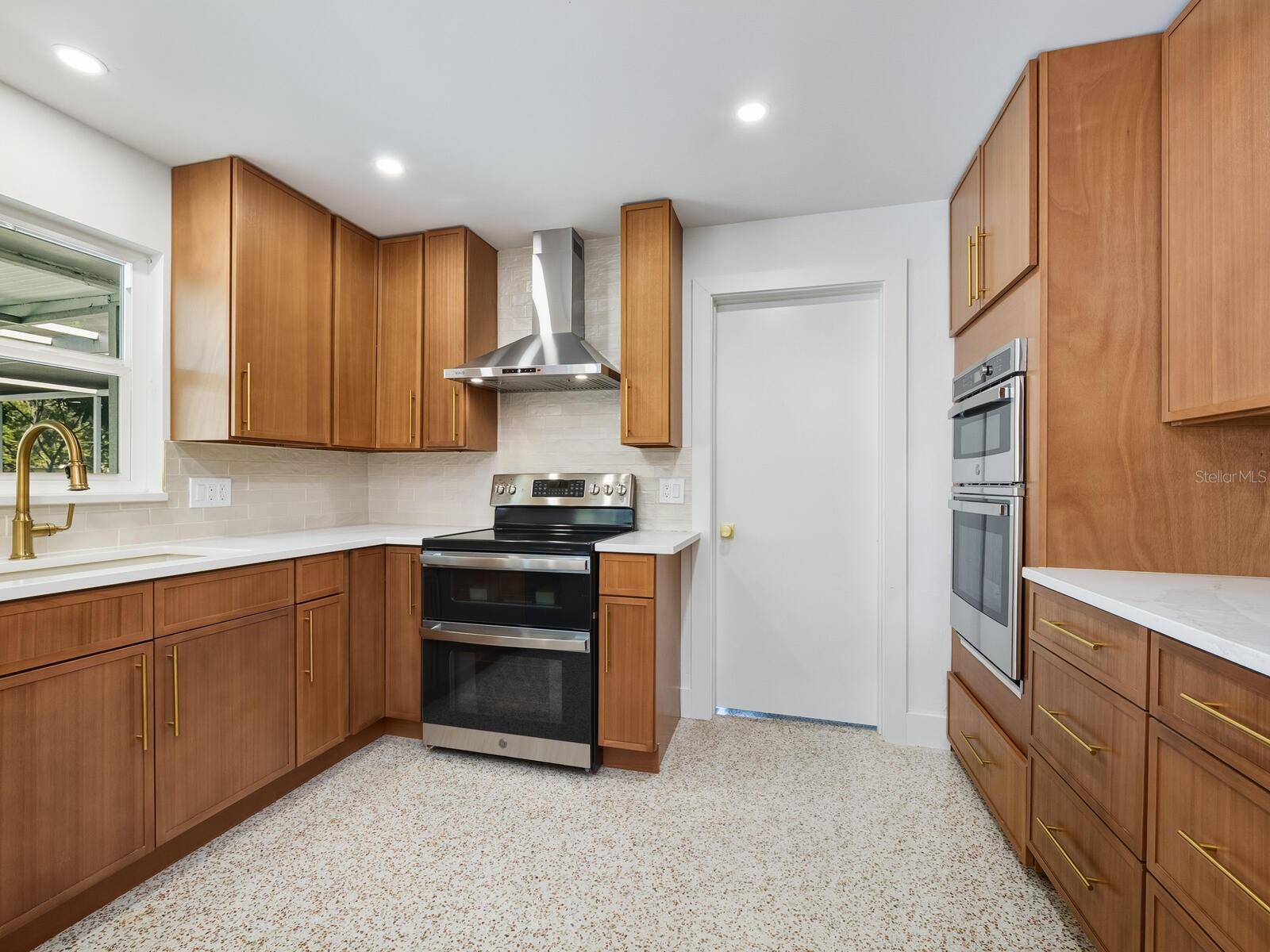 SOUTH GATE - Residential