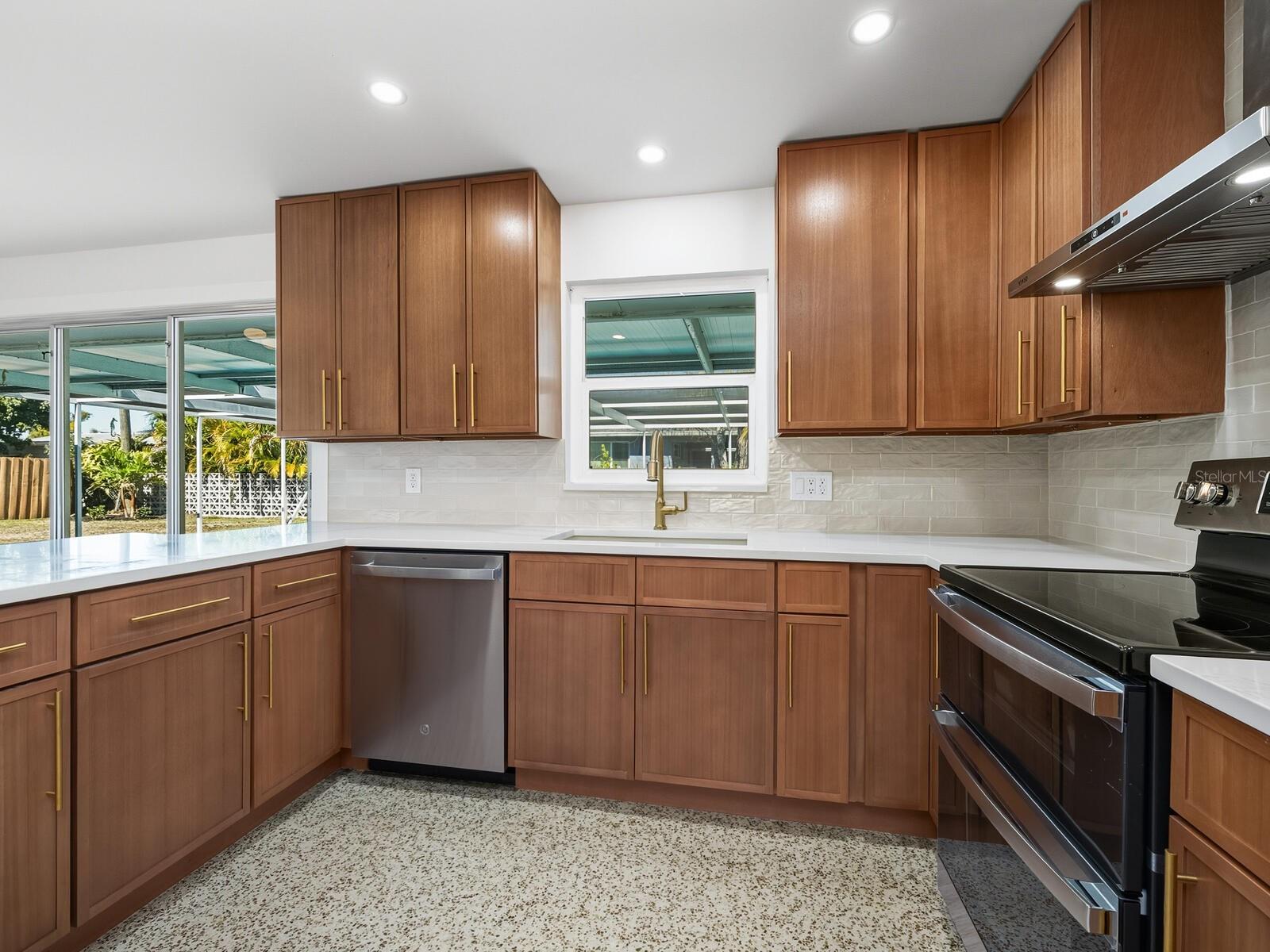 SOUTH GATE - Residential