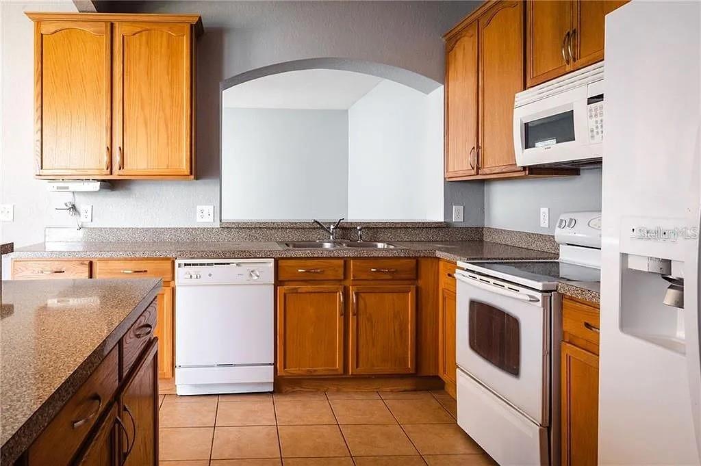 AVALON LAKES PH 03 VILLAGE A & B - Residential Lease