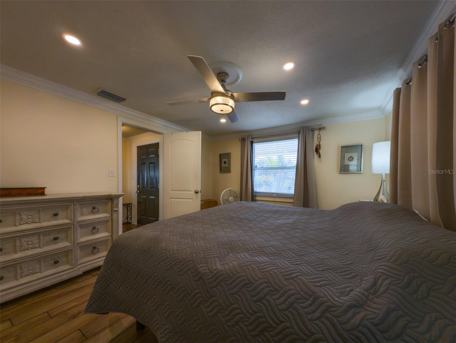 EMBASSY HILLS - Residential