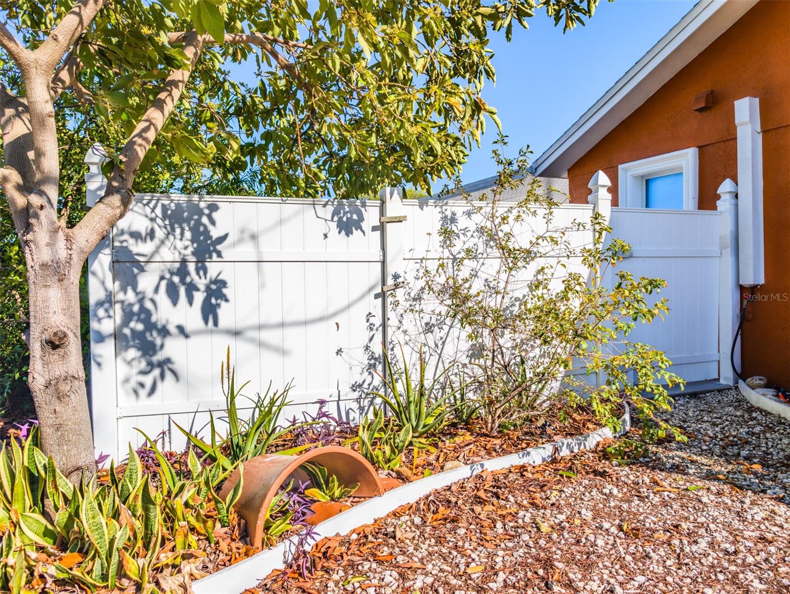 EMBASSY HILLS - Residential