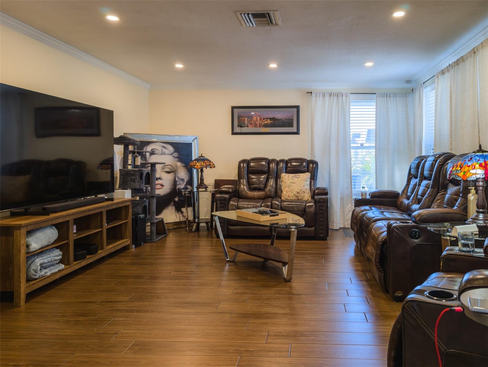 EMBASSY HILLS - Residential