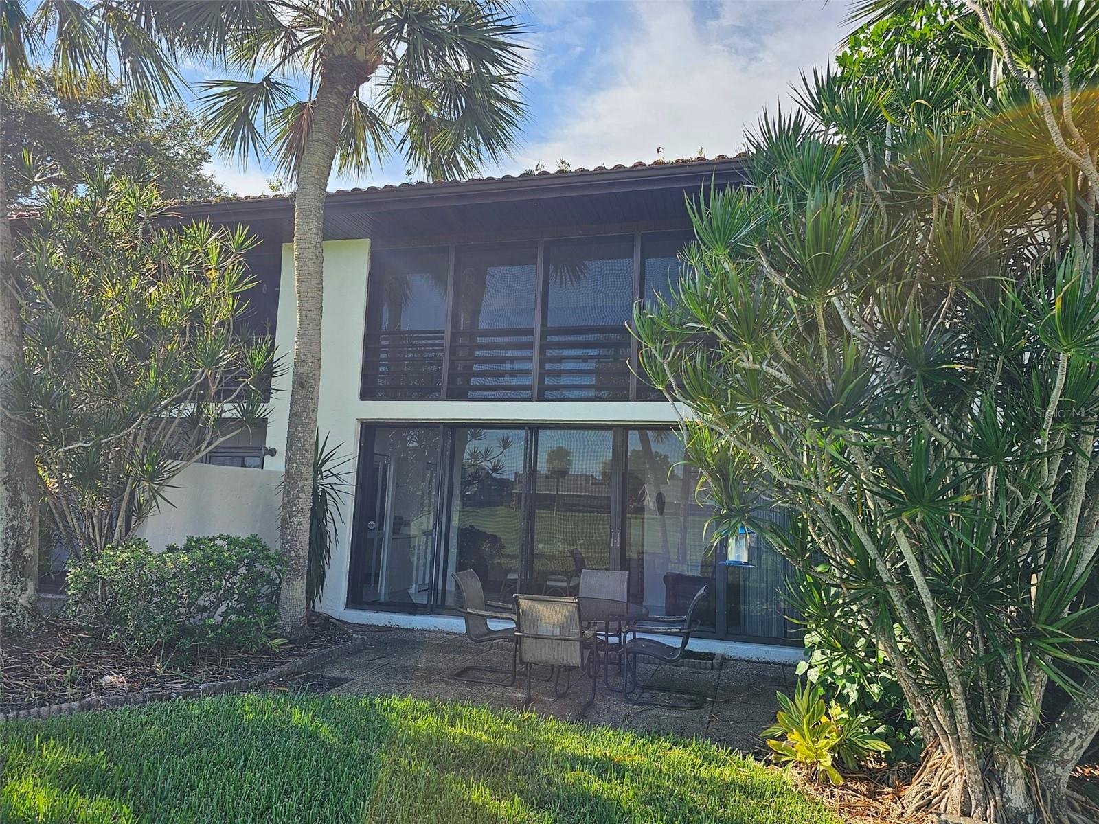 VALENCIA GARDEN - Residential Lease