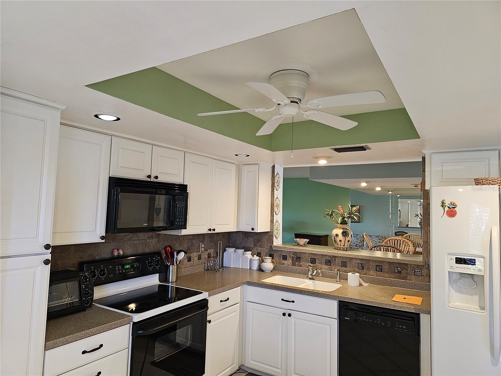 VALENCIA GARDEN - Residential Lease