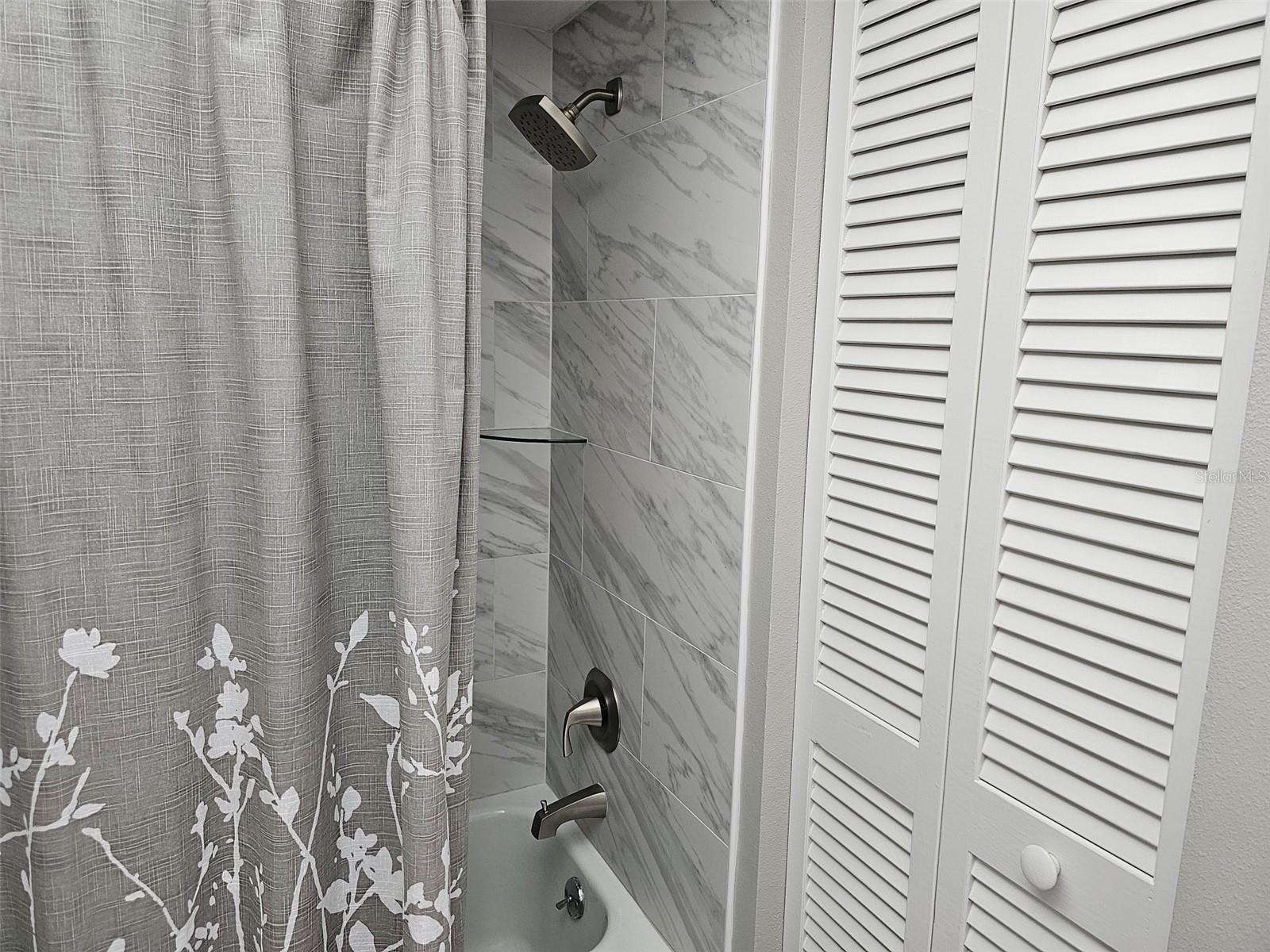 VALENCIA GARDEN - Residential Lease