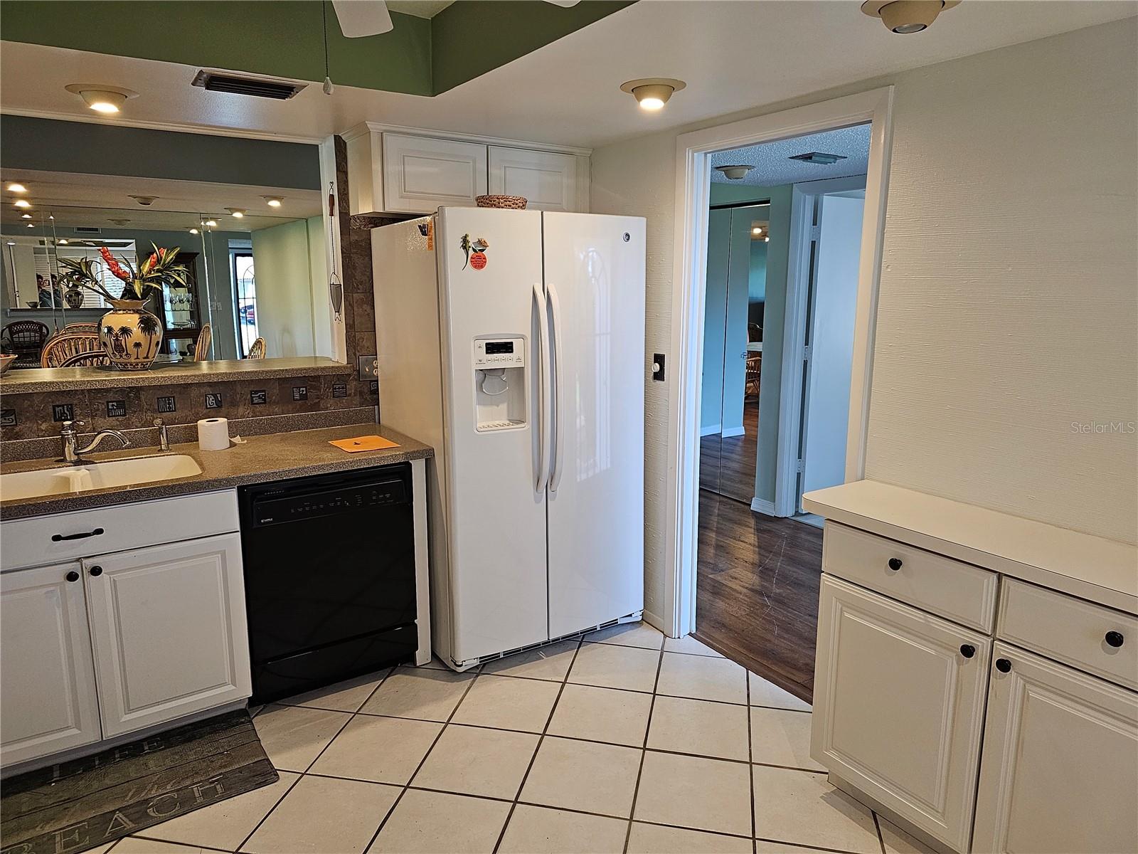 VALENCIA GARDEN - Residential Lease