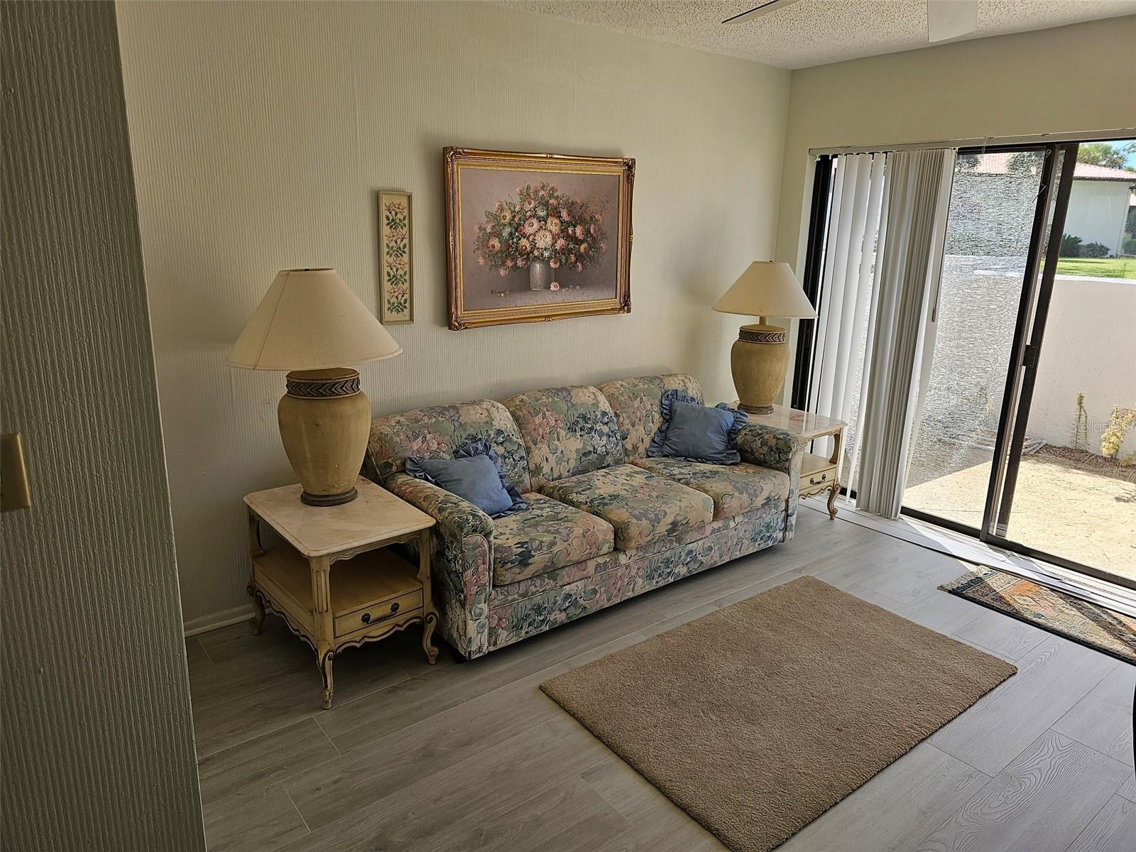 VALENCIA GARDEN - Residential Lease