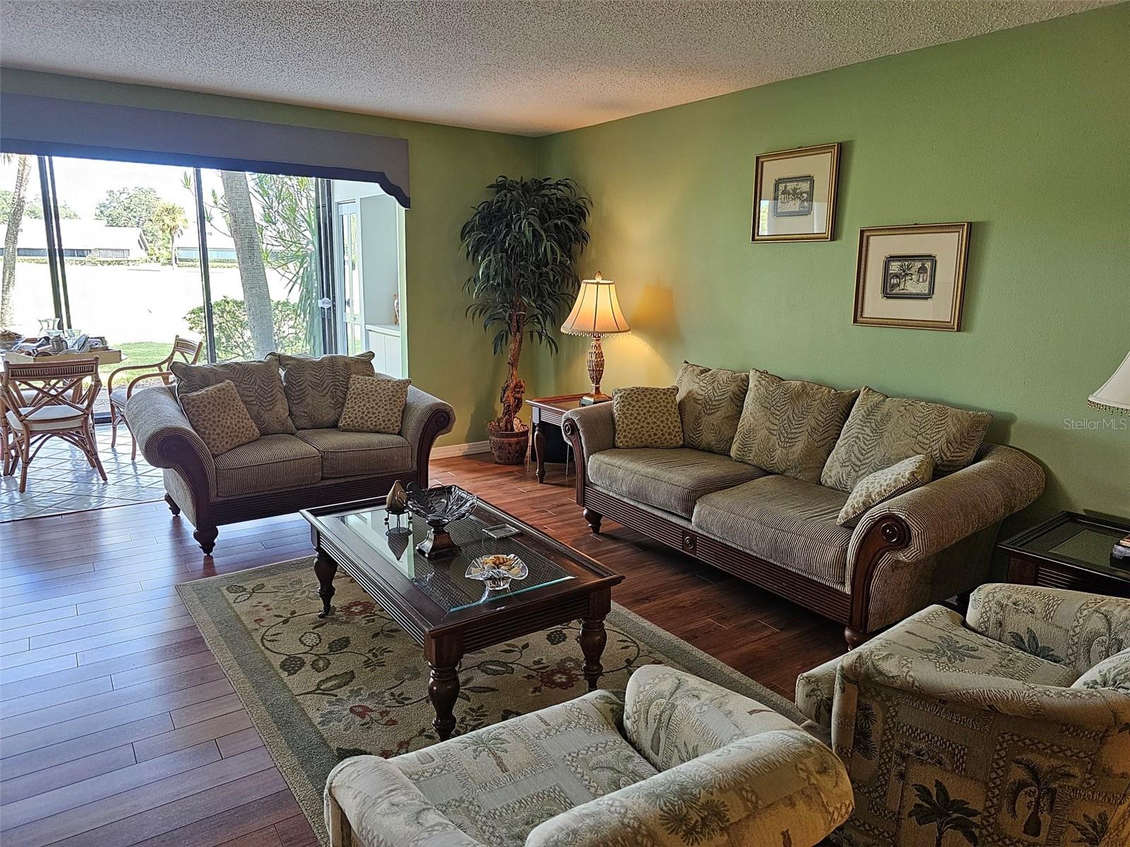 VALENCIA GARDEN - Residential Lease