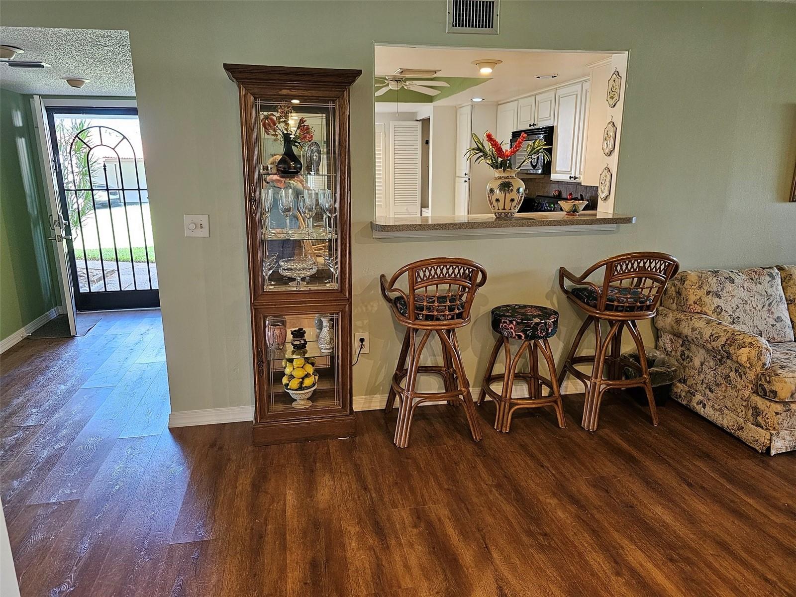 VALENCIA GARDEN - Residential Lease