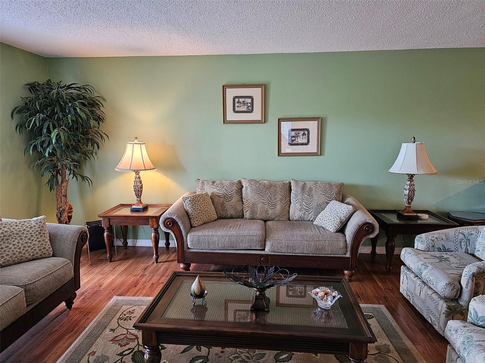 VALENCIA GARDEN - Residential Lease