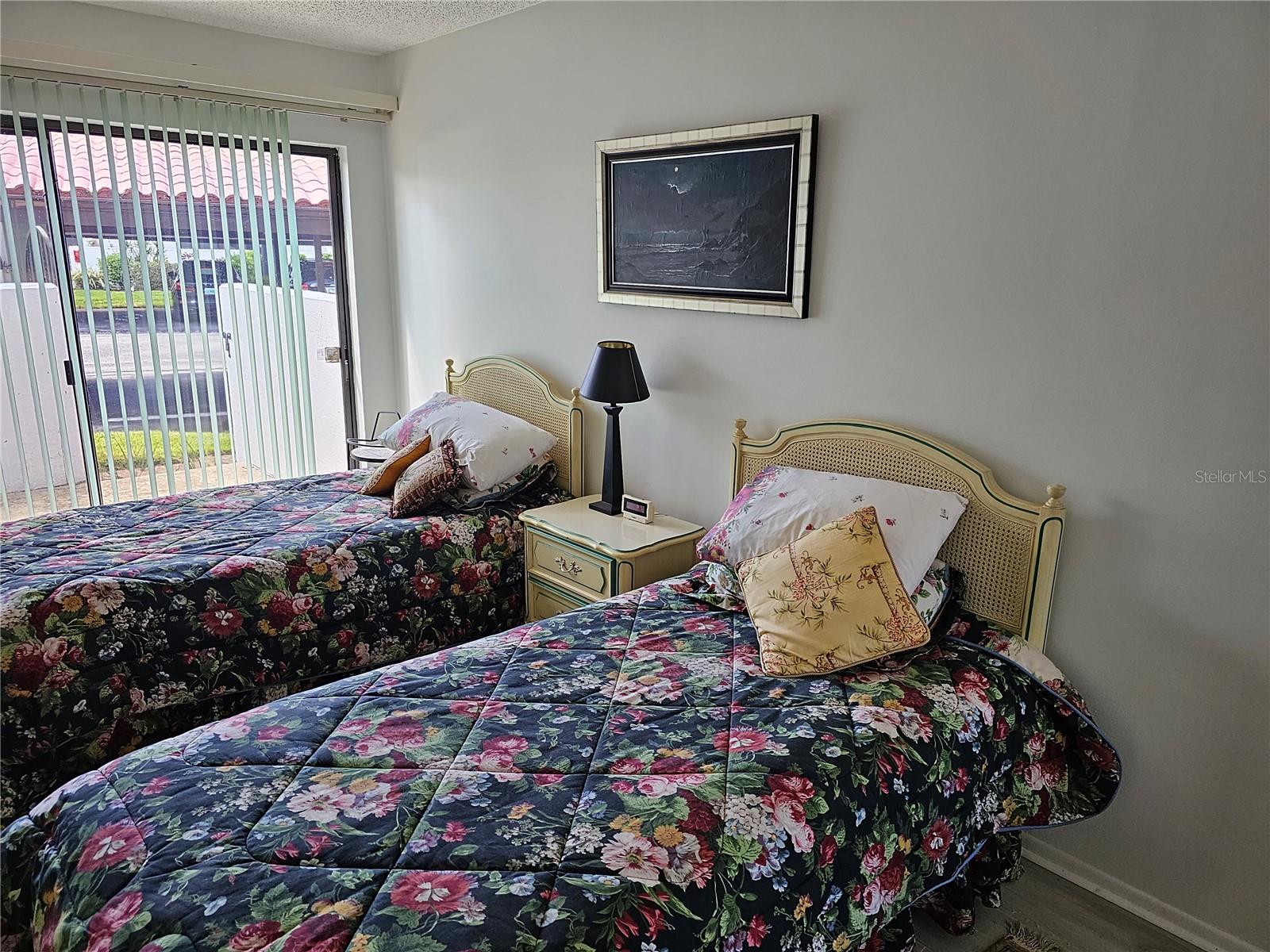 VALENCIA GARDEN - Residential Lease