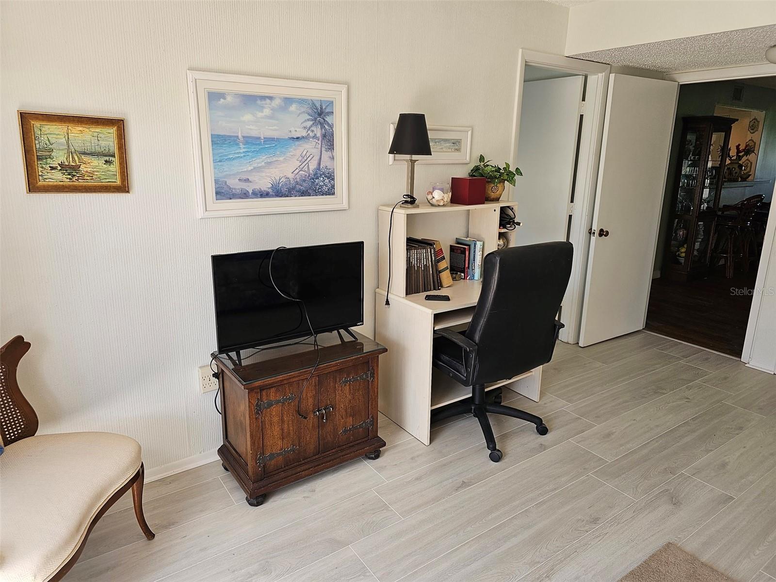 VALENCIA GARDEN - Residential Lease