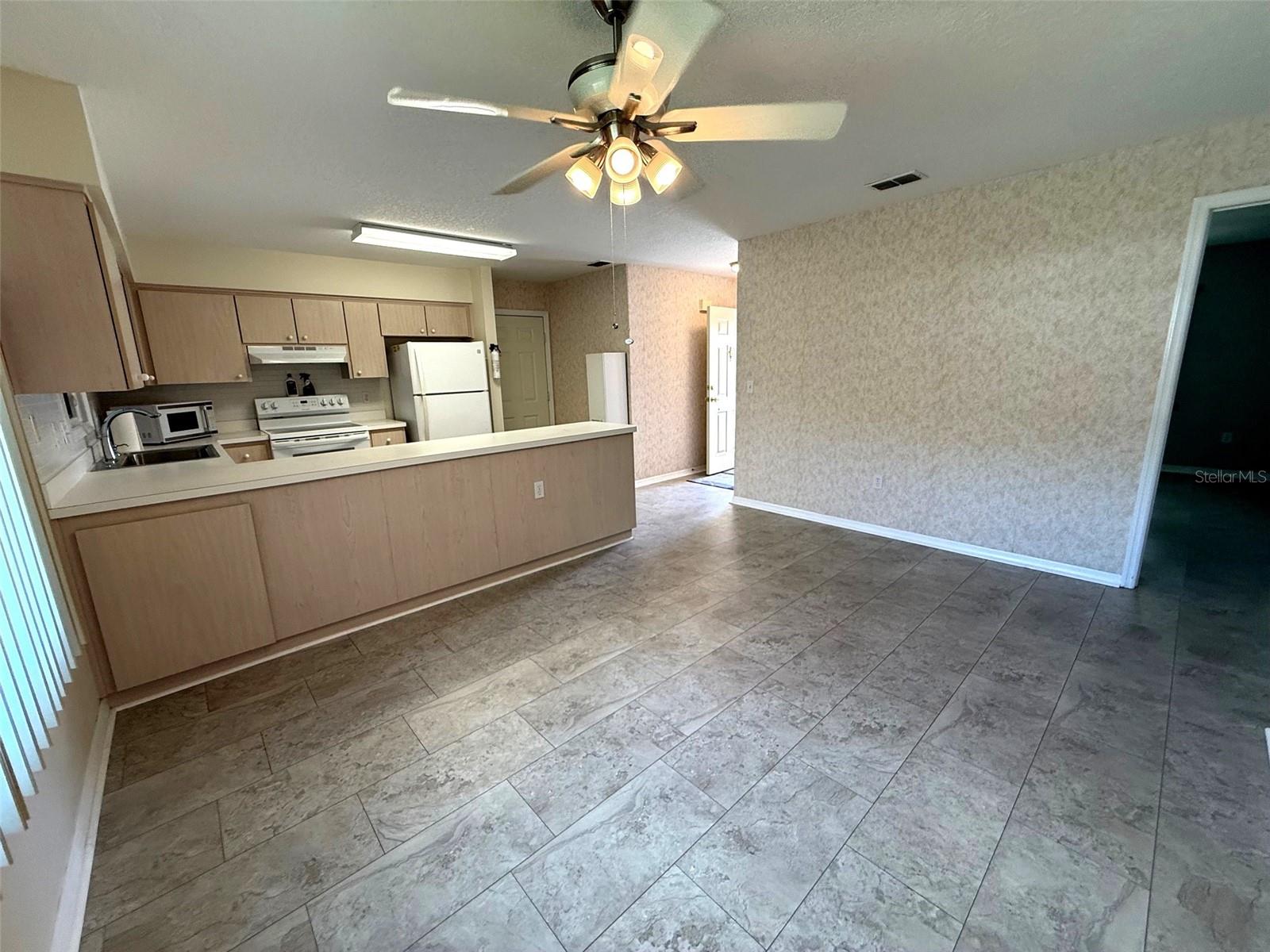 SPRUCE CRK SOUTH X - Residential Lease