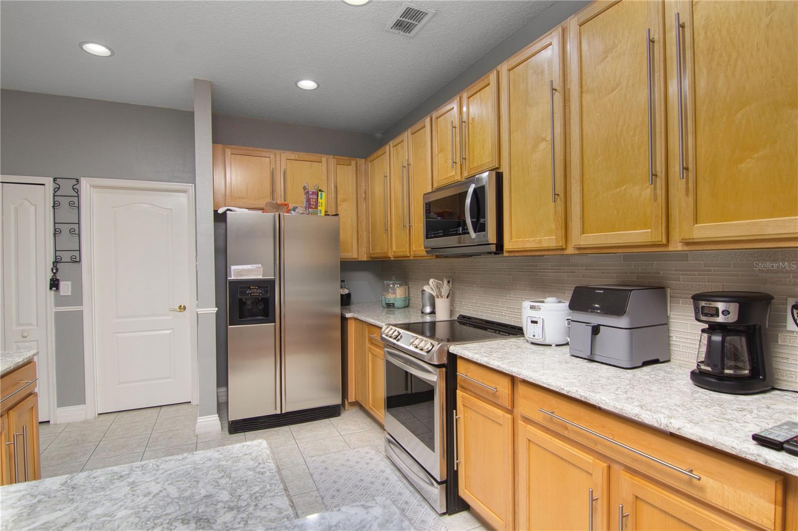 REMINGTON OAKS PH 01 - Residential Lease