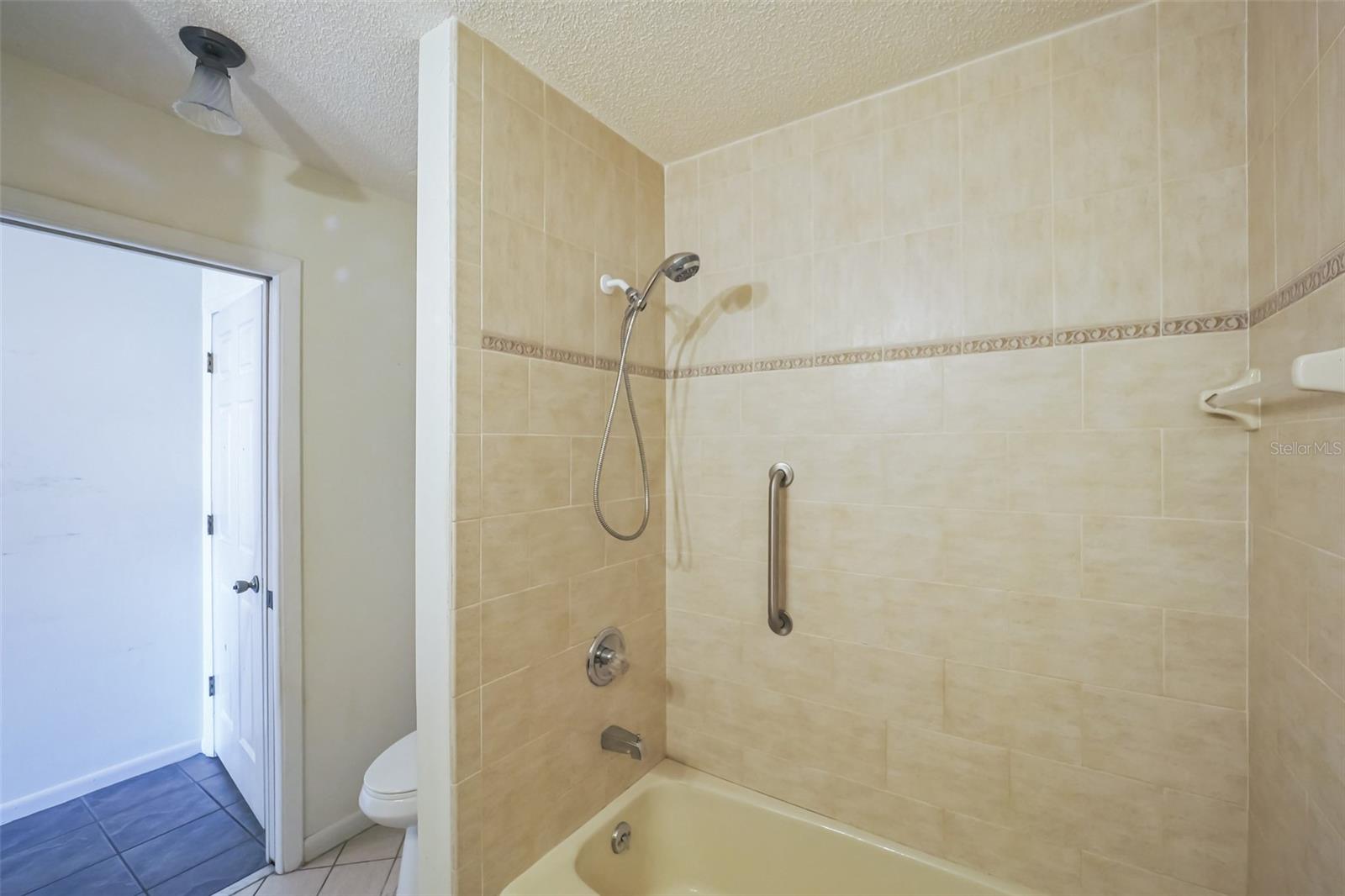 TAVARES CYPRESS COVE CONDO - Residential