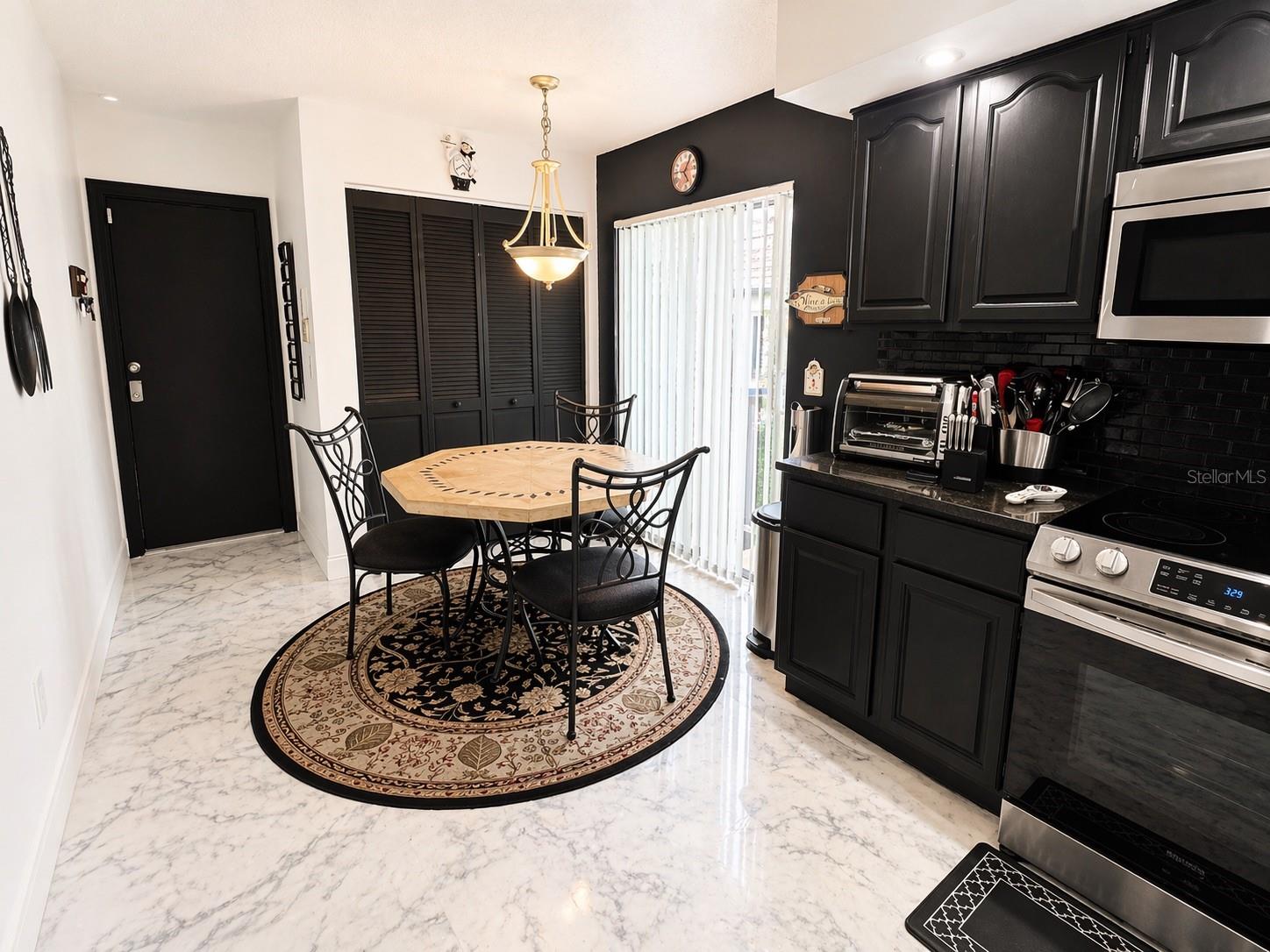 PARKVIEW POINTE - Residential