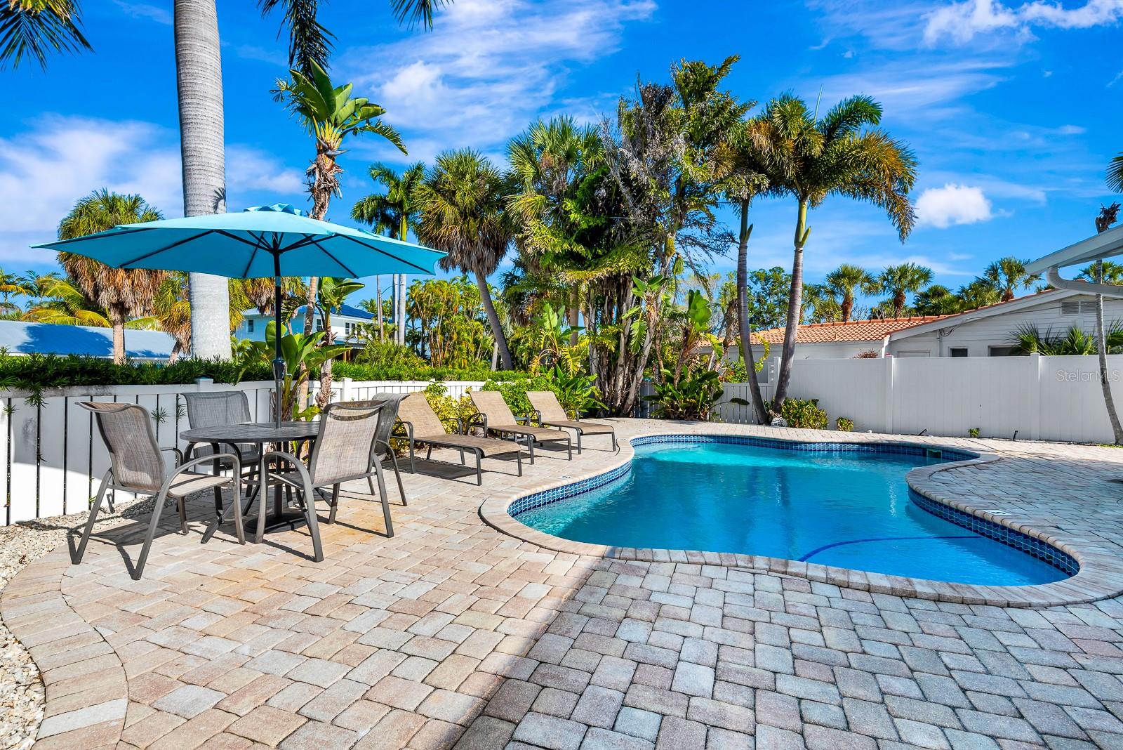 BLUE WAVE VILLA - Residential Income