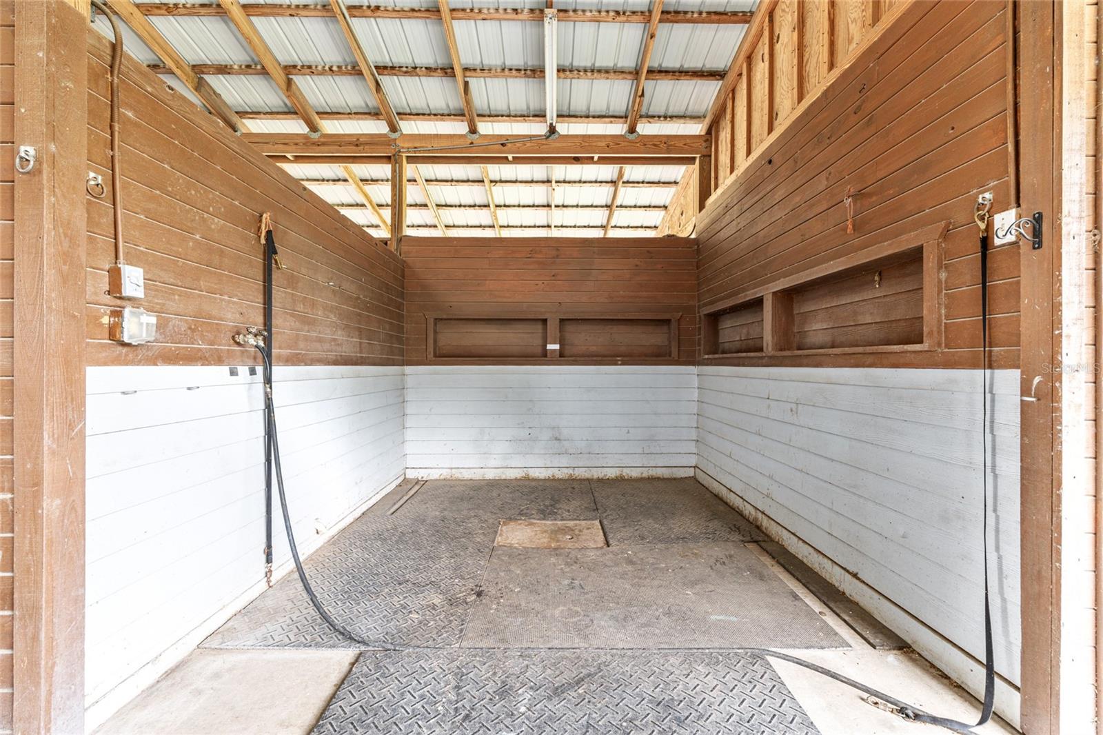 TOP BRASS FARM - Residential