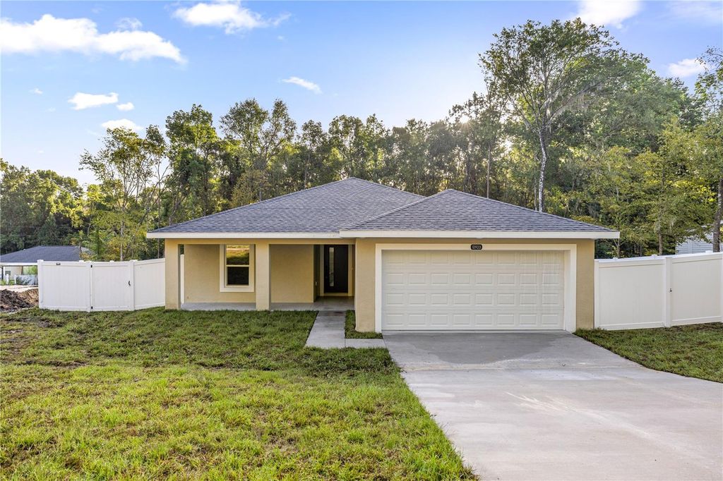Photo of 12923 SE 41st Ter, Belleview, FL 34420 (MLS # OM711061)