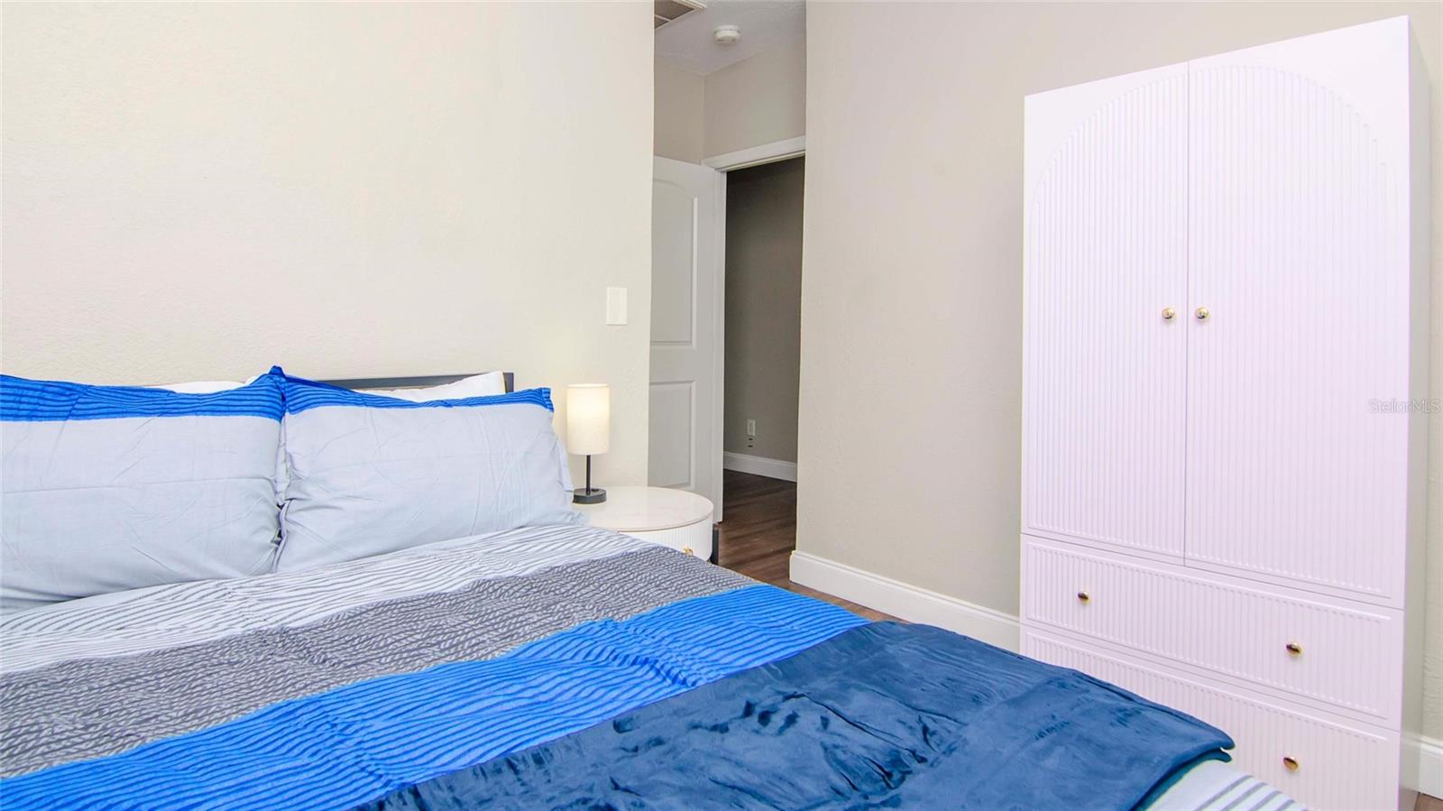 WARREN & KEYES - Residential Income