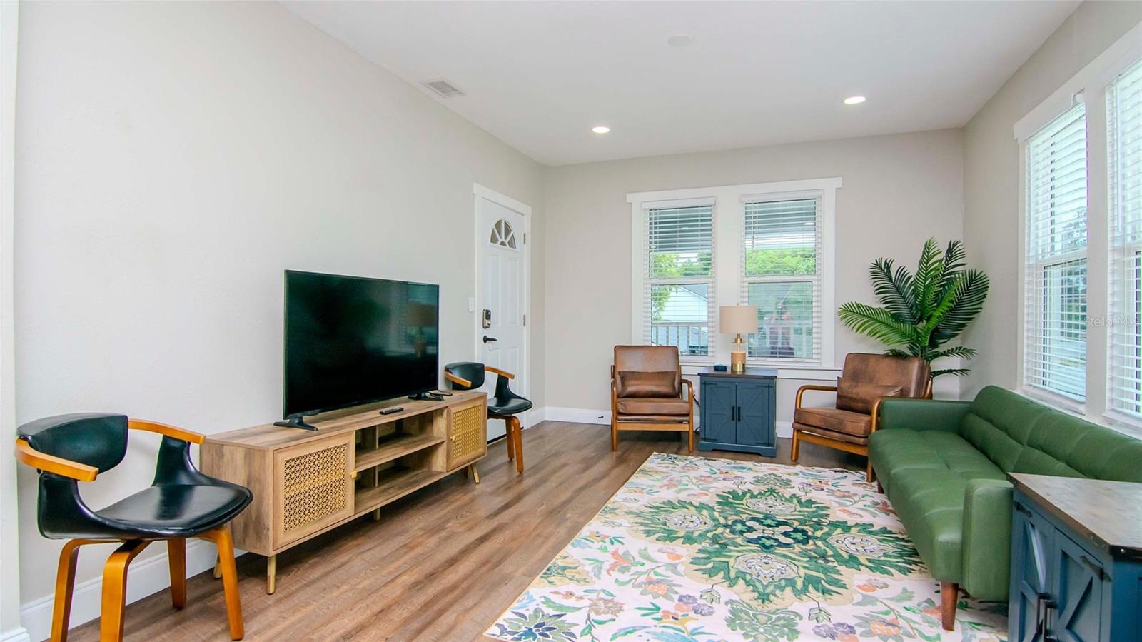 WARREN & KEYES - Residential Income