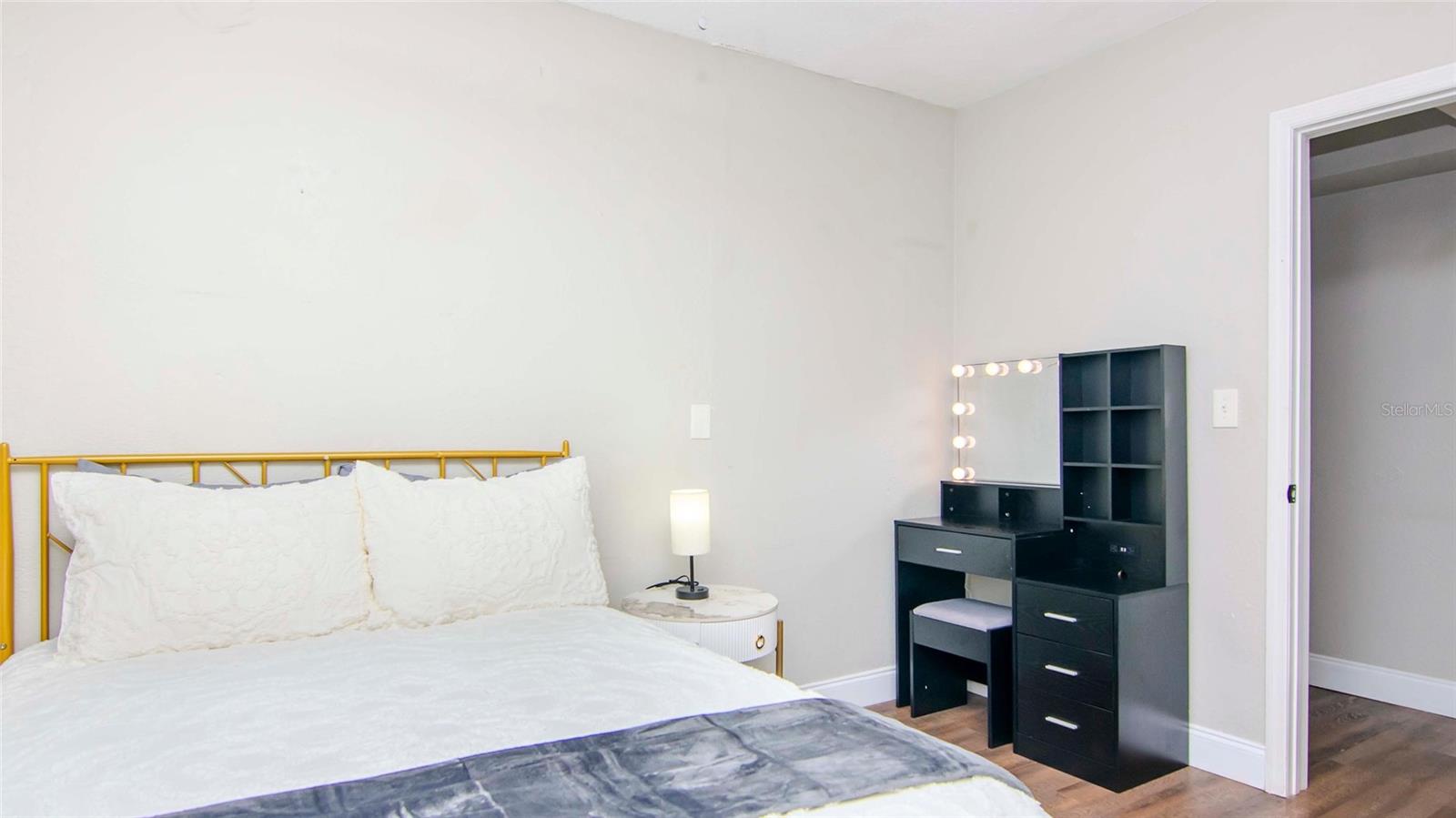 WARREN & KEYES - Residential Income