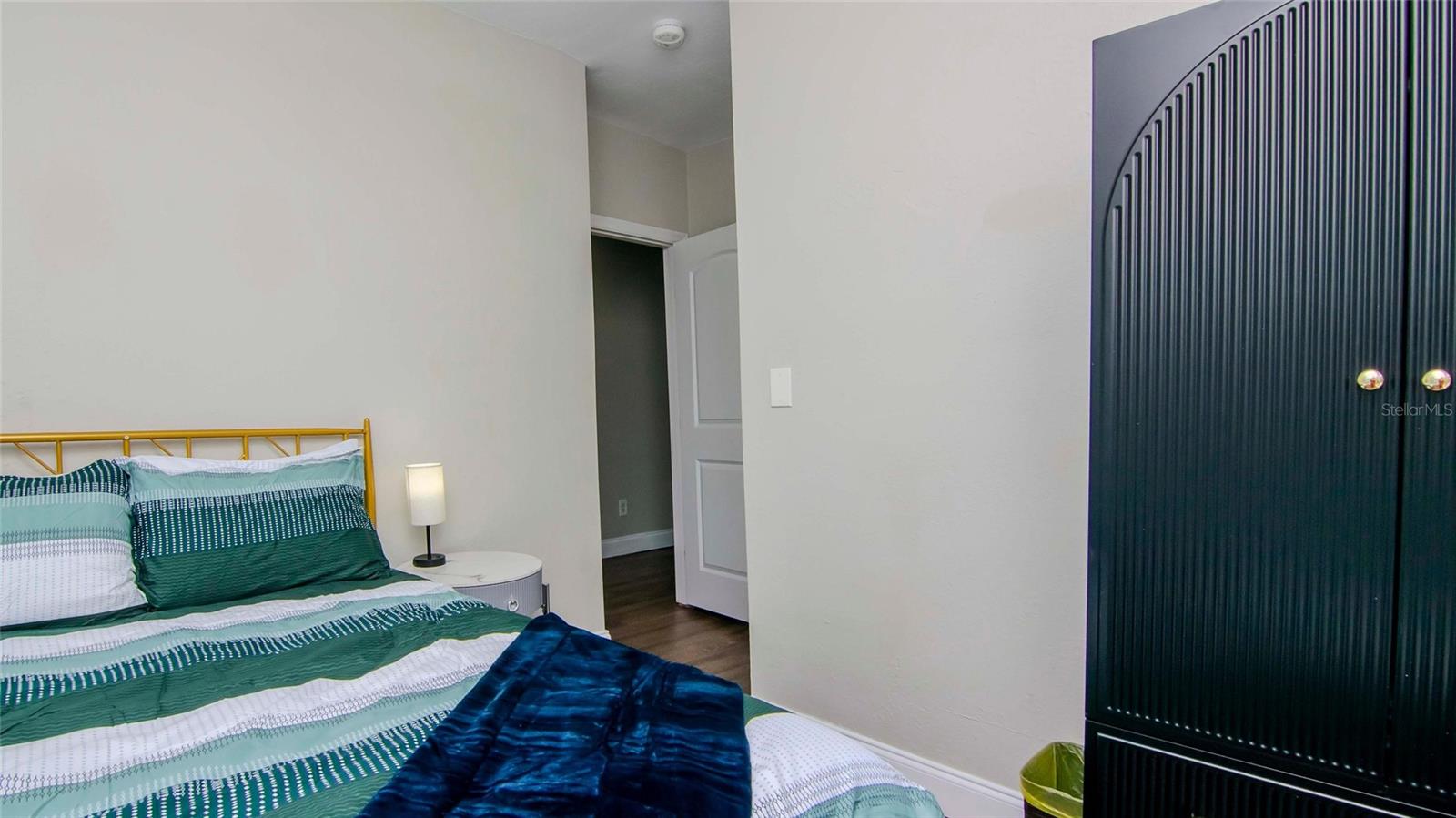 WARREN & KEYES - Residential Income